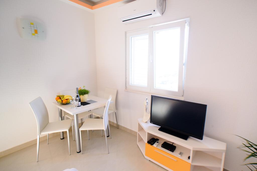 Lara Apartments Makarska Room photo