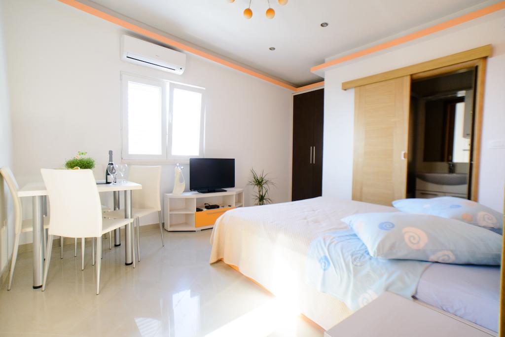 Lara Apartments Makarska Room photo